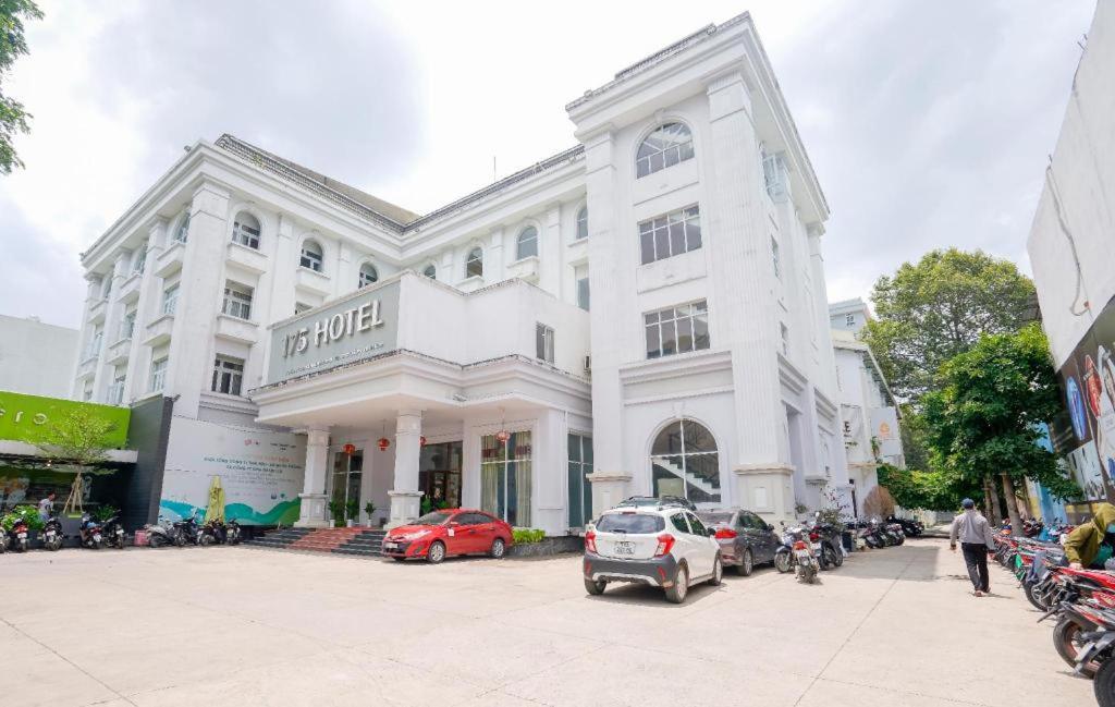  HOTEL 175