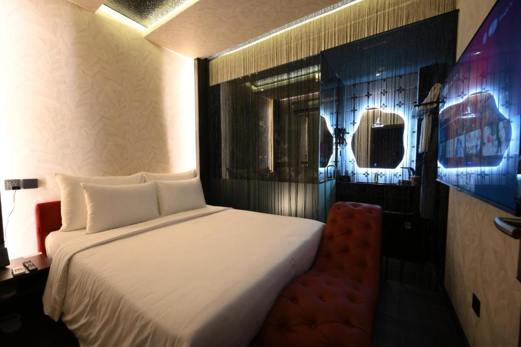 8. L’amour Hotel